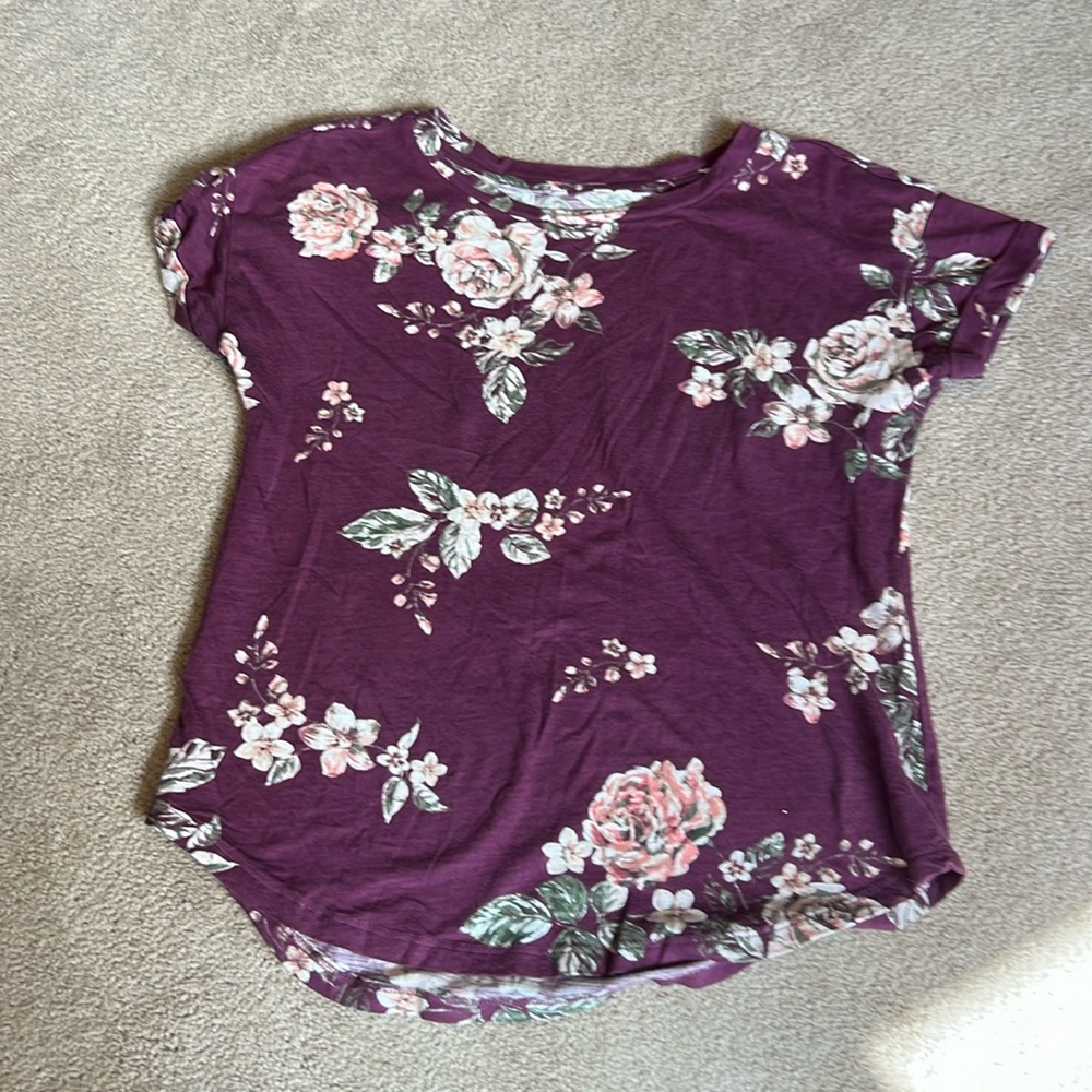 Maurice’s size small floral t shirt